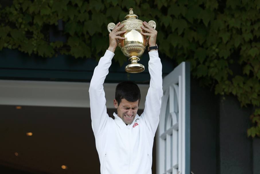 Novak Djokovic, la gioia  per la vittoria nell&#39;ultima edizione  di Wimbledon strappata in finale   a Roger Federer